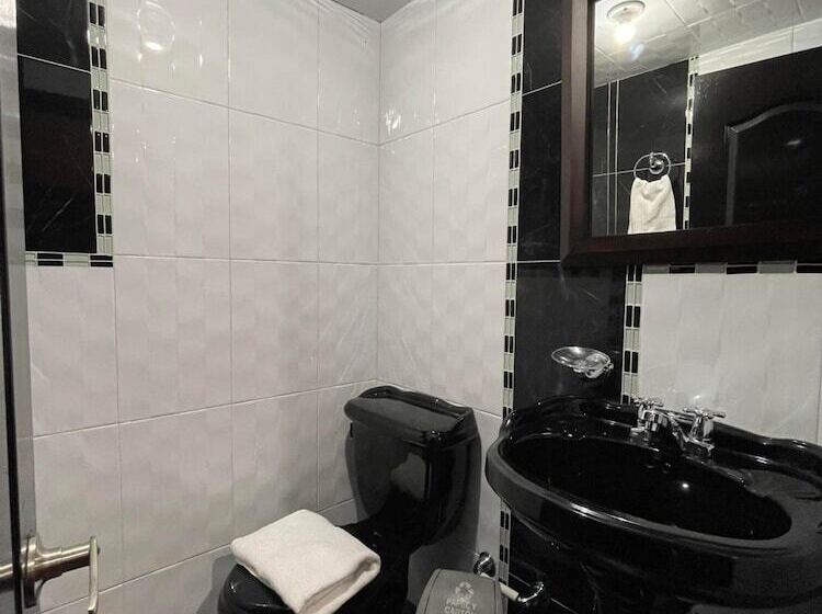 ホテル Ejecutivo Embajada