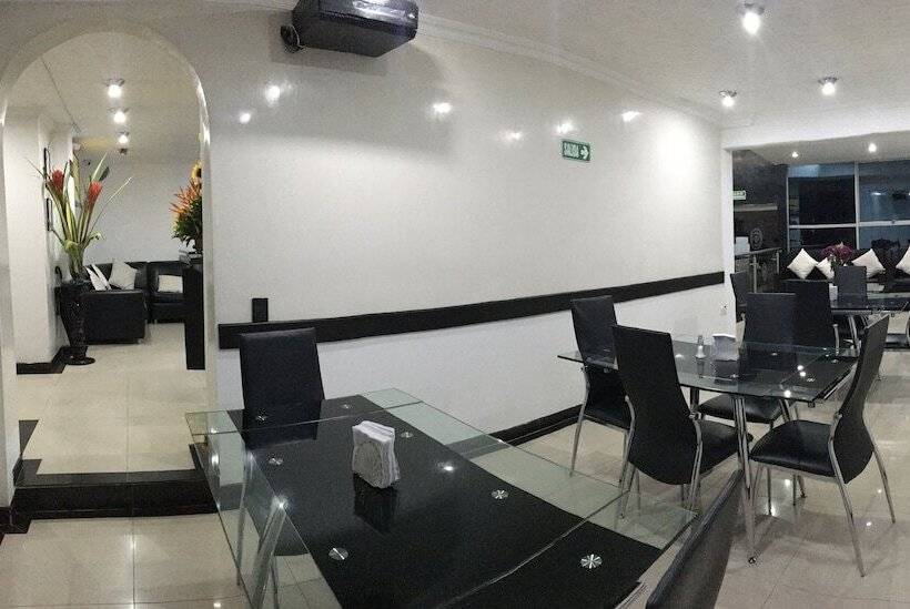 ホテル Ejecutivo Embajada