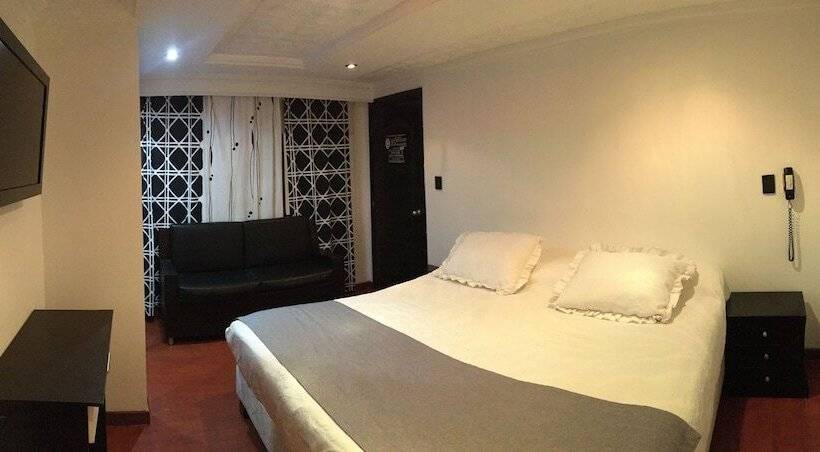 ホテル Ejecutivo Embajada