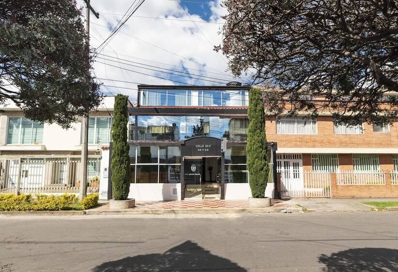 ホテル Ejecutivo Embajada