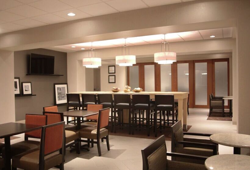 Отель Hampton Inn Lexington Medical Center