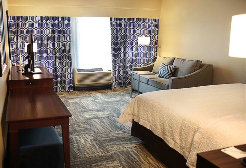 Отель Hampton Inn Lexington Medical Center