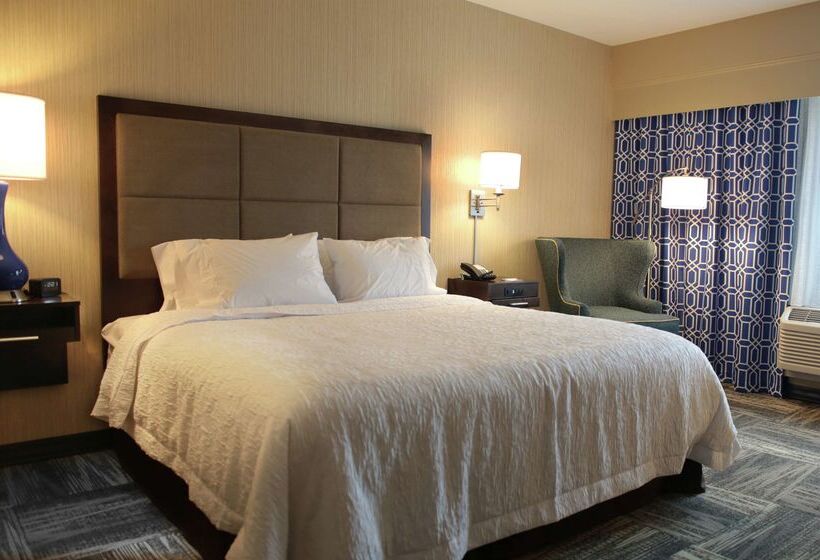 Отель Hampton Inn Lexington Medical Center