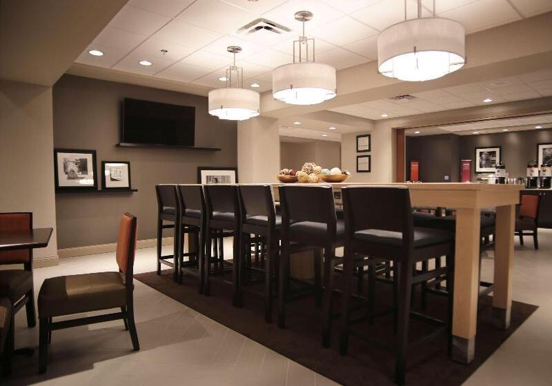 Отель Hampton Inn Lexington Medical Center