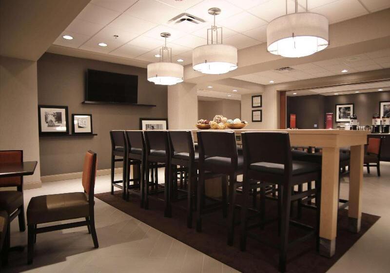 Отель Hampton Inn Lexington Medical Center