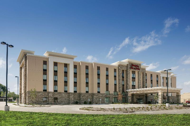 Отель Hampton Inn & Suites Mason City