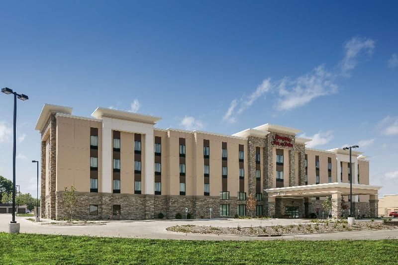 Отель Hampton Inn & Suites Mason City
