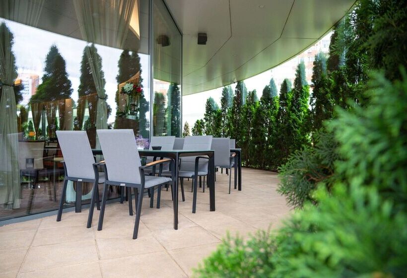 هتل Ramada Plaza Craiova