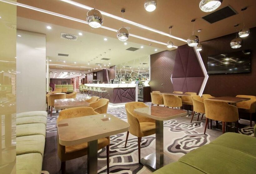 هتل Ramada Plaza Craiova