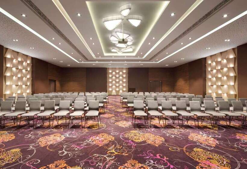 هتل Ramada Plaza Craiova