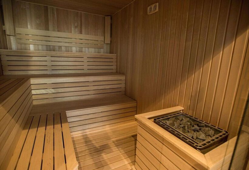 هتل Ramada Plaza Craiova