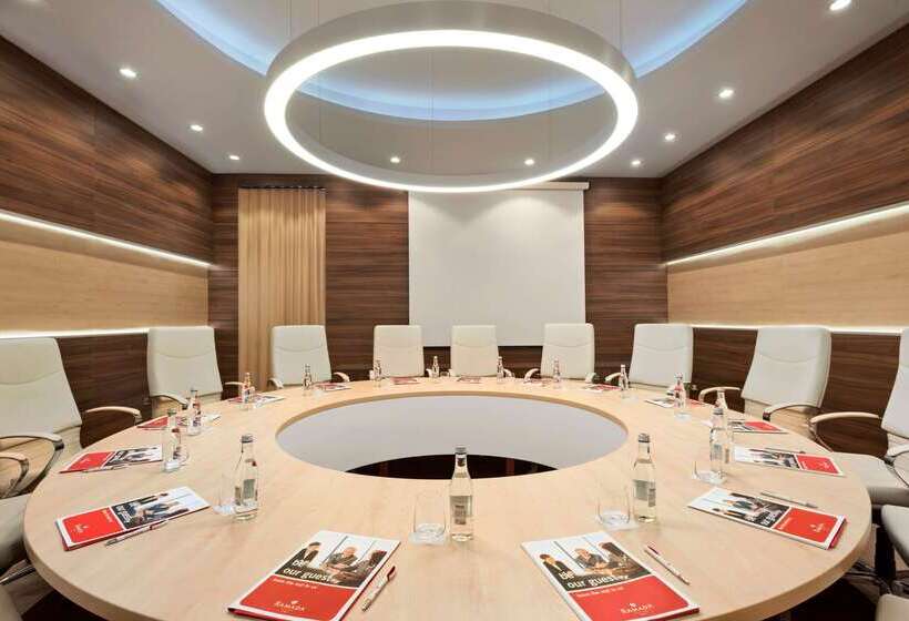 هتل Ramada Plaza Craiova