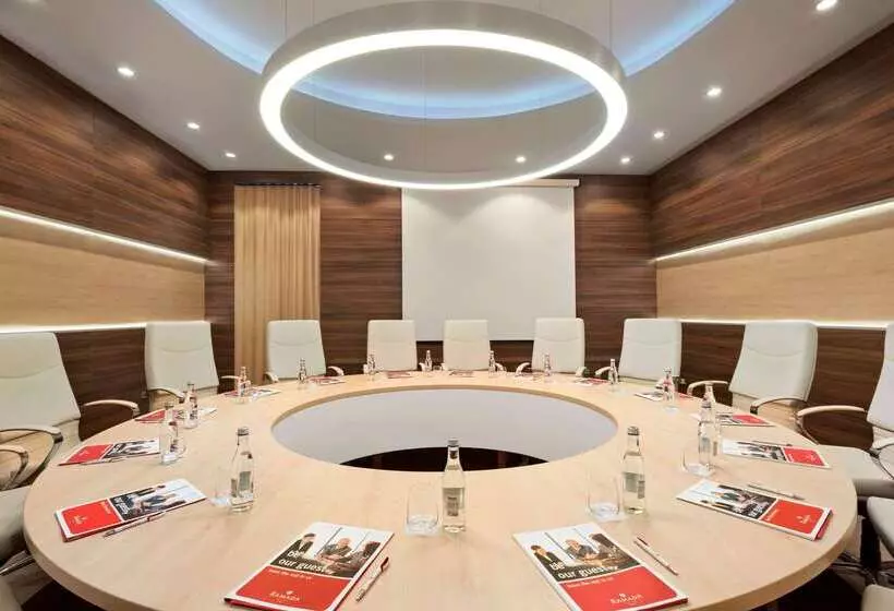 هتل Ramada Plaza Craiova