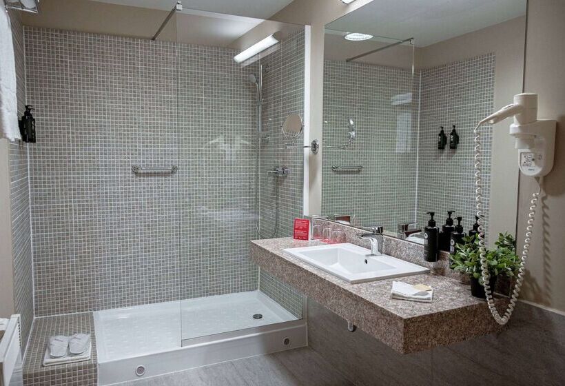 هتل Ramada Plaza Craiova