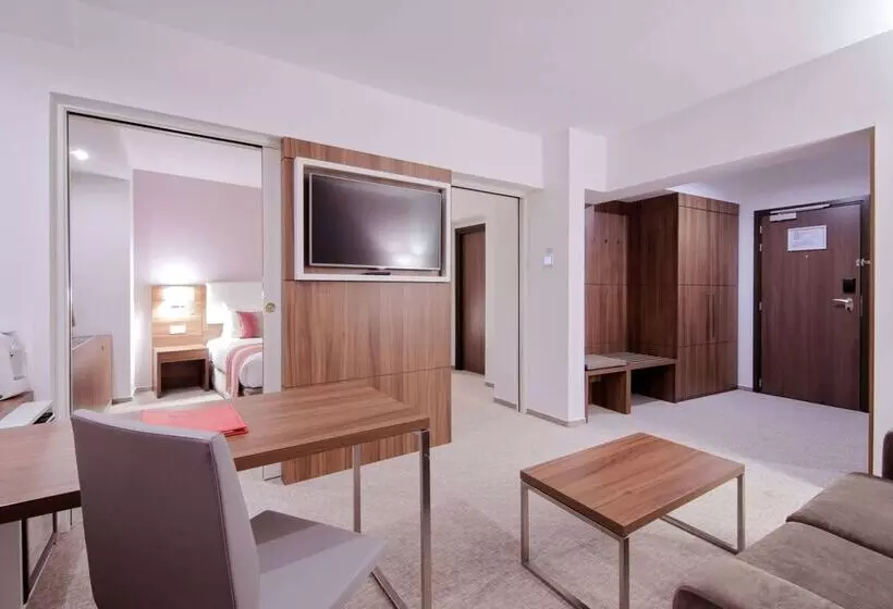 هتل Ramada Plaza Craiova