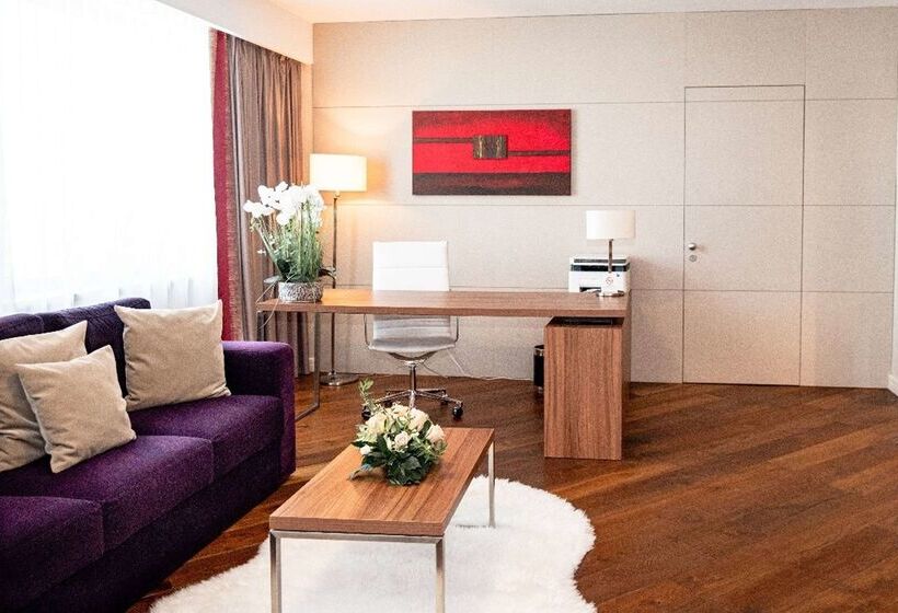 هتل Ramada Plaza Craiova