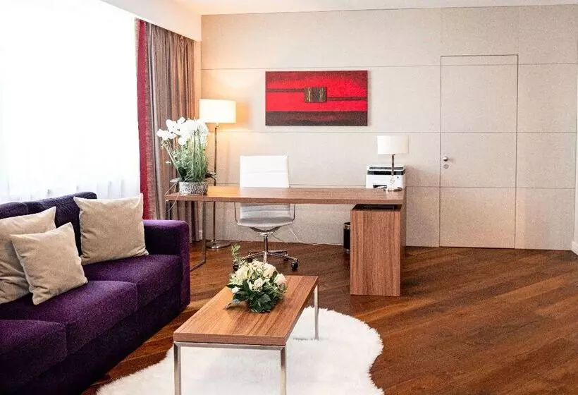 هتل Ramada Plaza Craiova