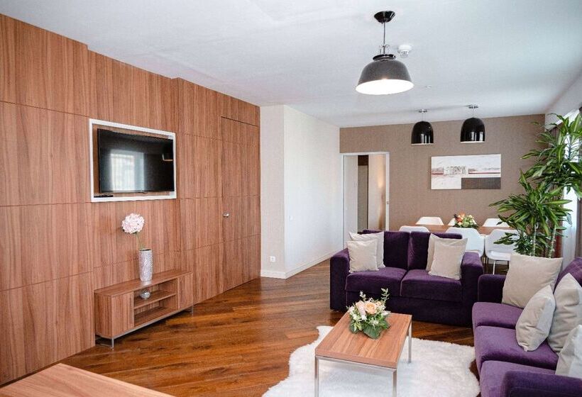 هتل Ramada Plaza Craiova