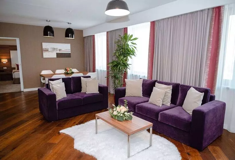 هتل Ramada Plaza Craiova
