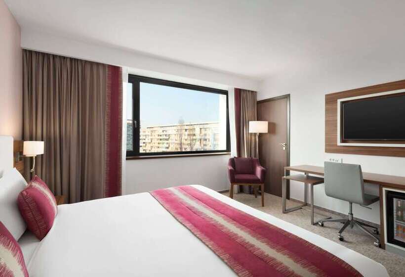 هتل Ramada Plaza Craiova