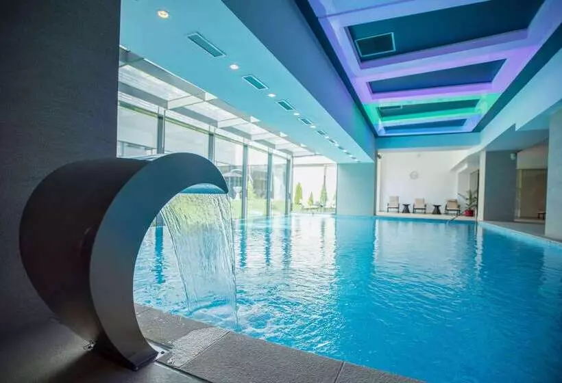 هتل Ramada Plaza Craiova