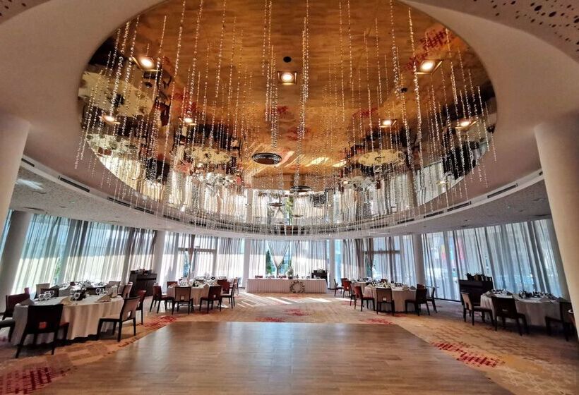 هتل Ramada Plaza Craiova