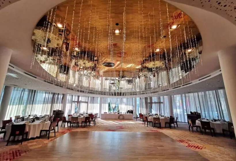 هتل Ramada Plaza Craiova