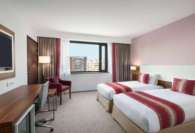 هتل Ramada Plaza Craiova