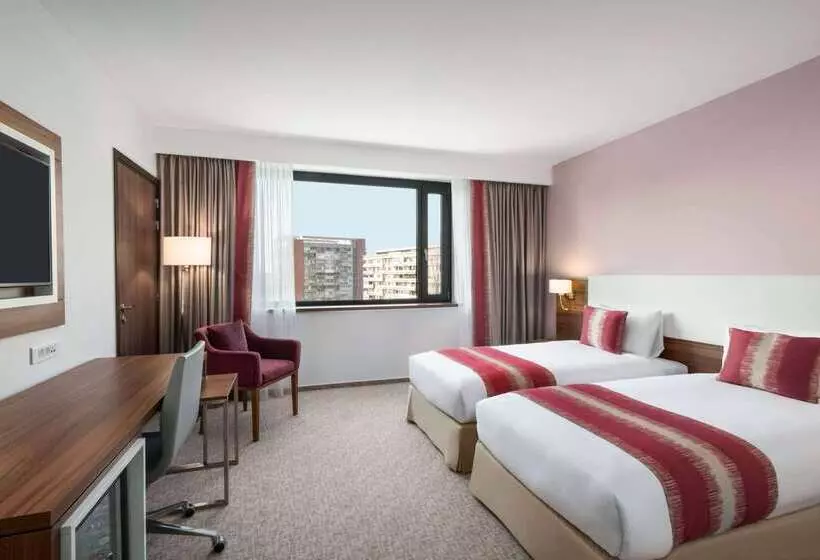 هتل Ramada Plaza Craiova