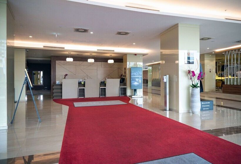 هتل Ramada Plaza Craiova