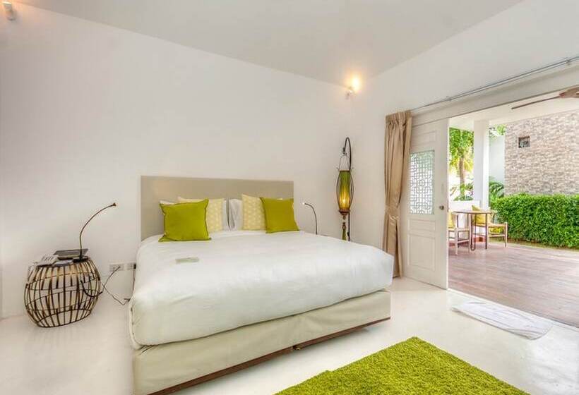 هتل Sanae Beach Huahin