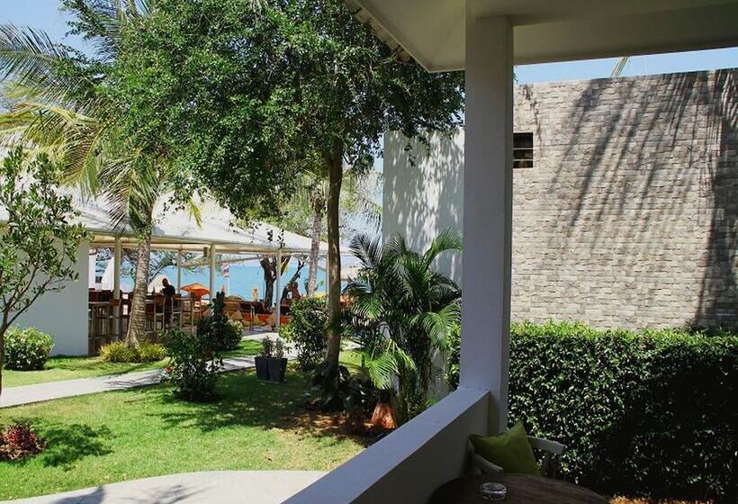 هتل Sanae Beach Huahin
