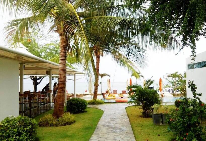 هتل Sanae Beach Huahin