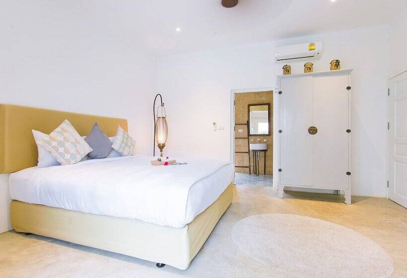 هتل Sanae Beach Huahin