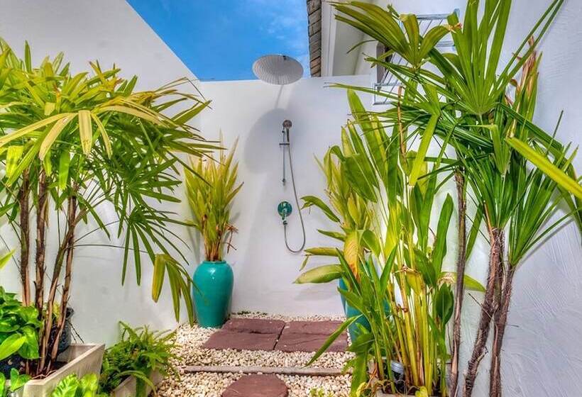 هتل Sanae Beach Huahin