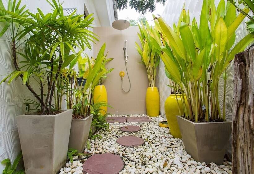 هتل Sanae Beach Huahin