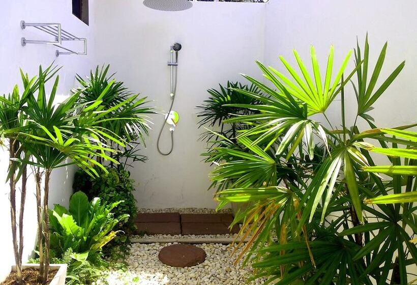 هتل Sanae Beach Huahin