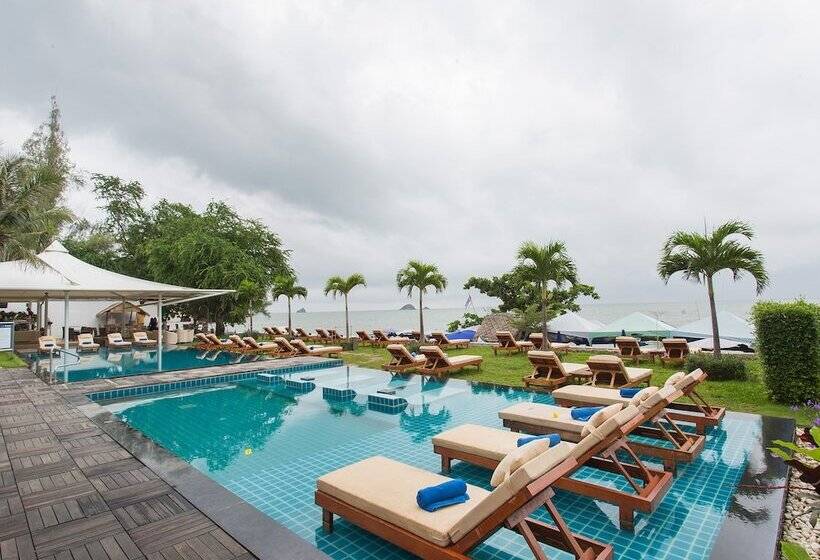 هتل Sanae Beach Huahin