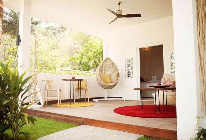 هتل Sanae Beach Huahin