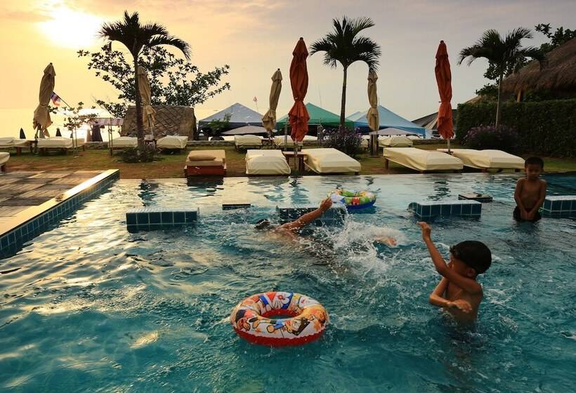 هتل Sanae Beach Huahin