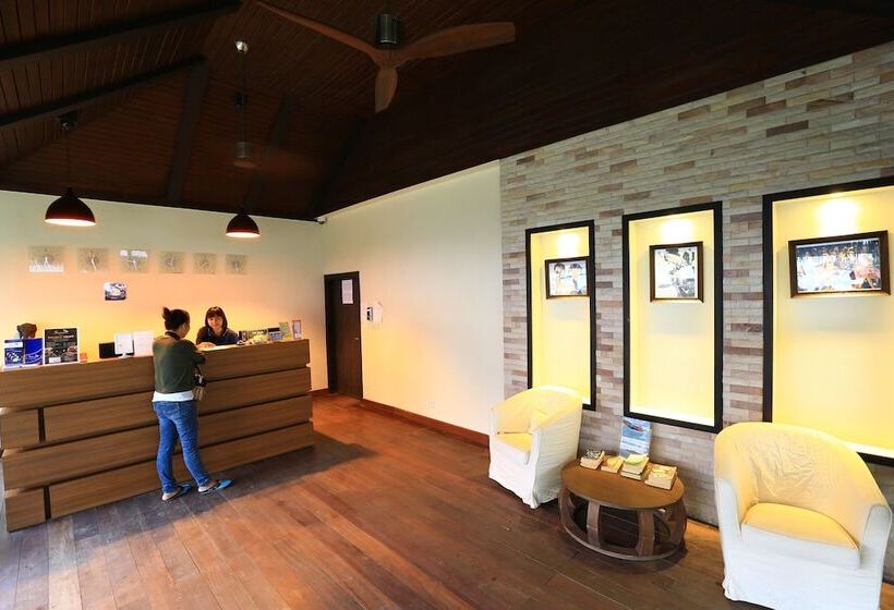 هتل Sanae Beach Huahin