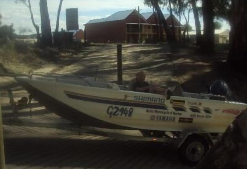 מוטל Murray Waters Motor Inn & Apartments