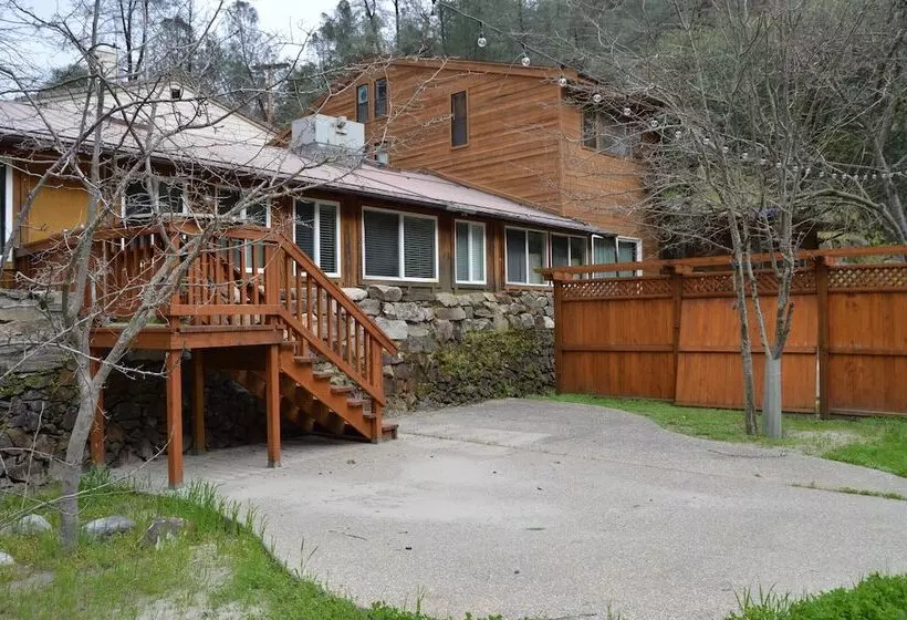 モーテル Red Bud Lodge
