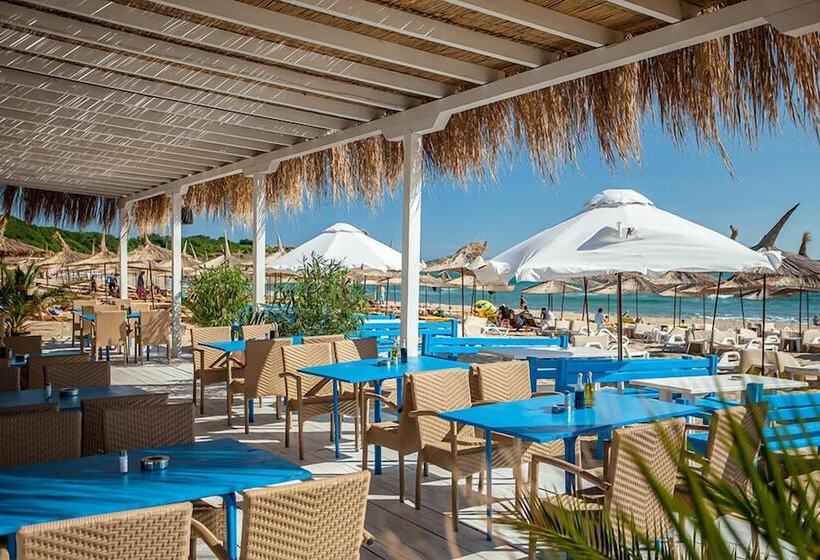 منتجع Saint Thomas Holiday Village