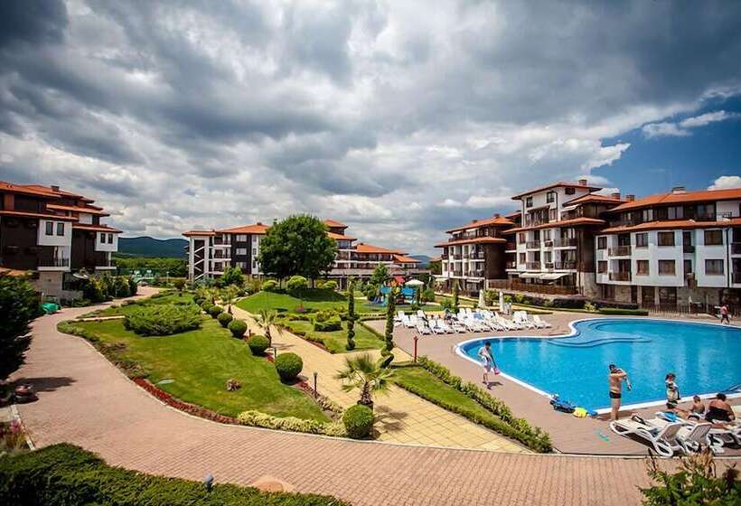 منتجع Saint Thomas Holiday Village