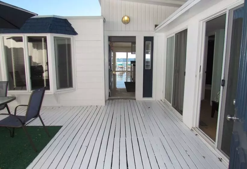 3 Bedroom House On The Beach