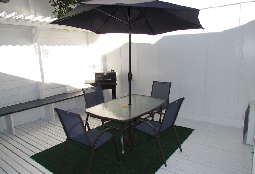 3 Bedroom House On The Beach