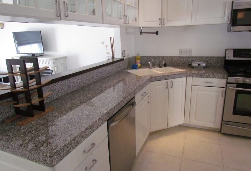 3 Bedroom House On The Beach