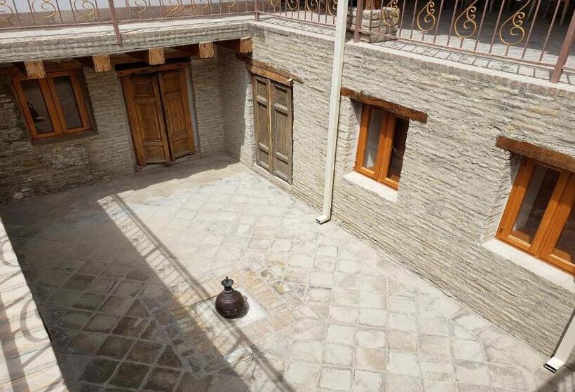 Bed and Breakfast Sarrafon Guest House