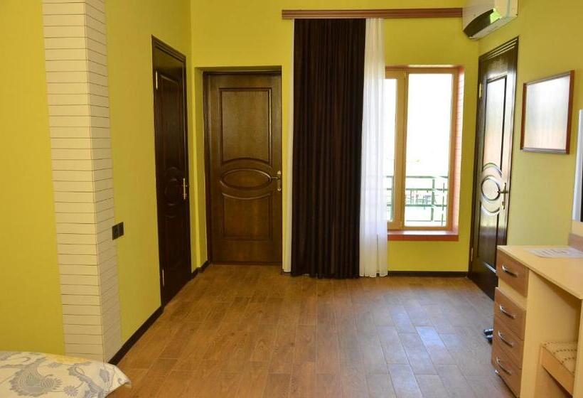 تختخواب و صبحانه Sheki Panorama Guest House